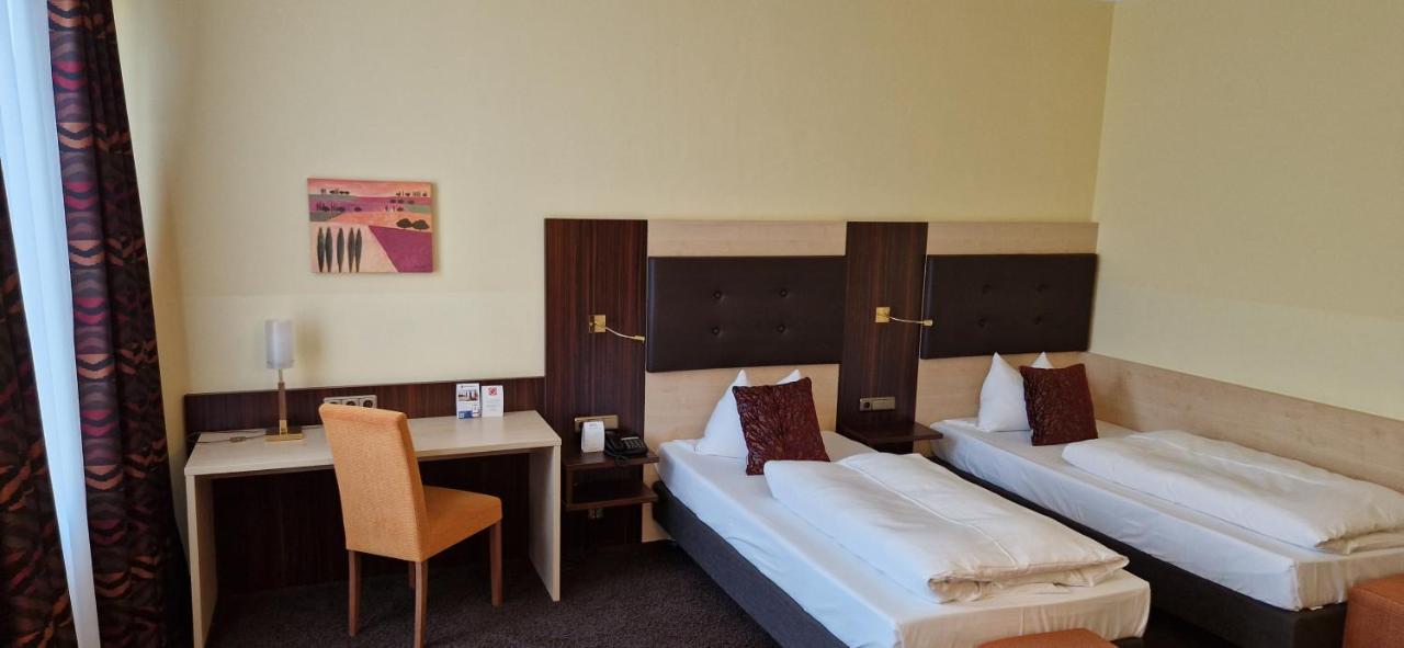Familienzimmer mit 3 Einzelbetten